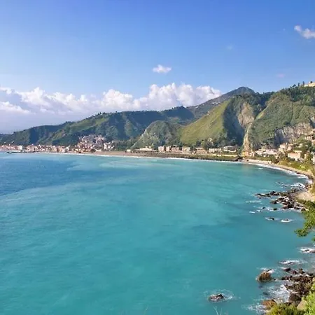 Roberto House - Taormina Mare * Giardini Naxos
